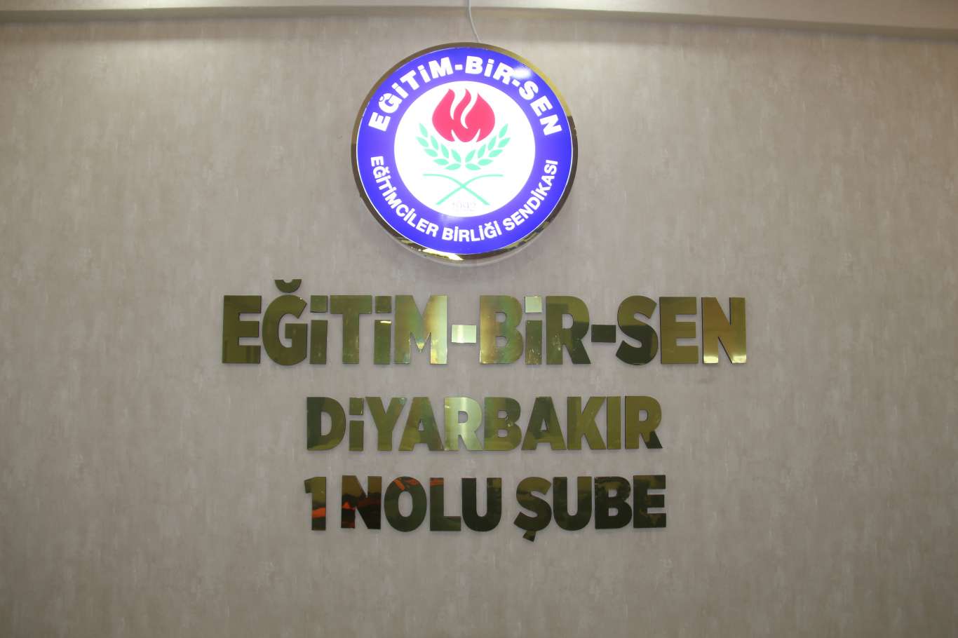 Eğitim Bir-Sen: Çocuklarımıza sigarayı özendiren gıdaların önüne geçilmeli